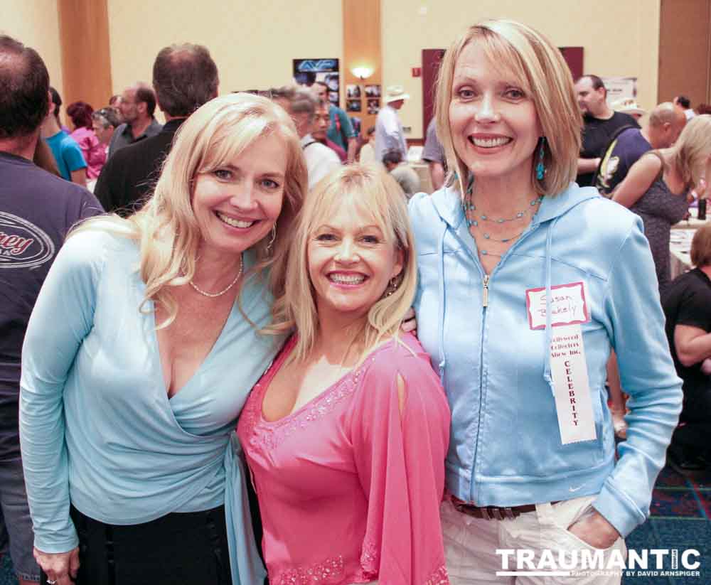 July 2006 Hollywood Collector's Show at the Burbank Airport Hilton.

I was there working for Cindy Morgan who had a front signing table with  Bruce Boxleitner and Jay Maynard, TRON Guy.

Cindy with Charlene Tilton and Susan Blakely.
