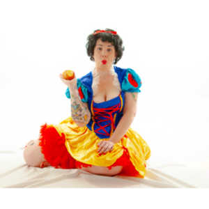 A followup session to an earlier Snow White shoot we had done.