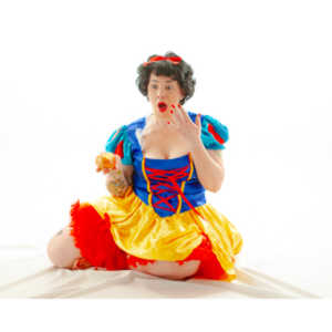 A followup session to an earlier Snow White shoot we had done.