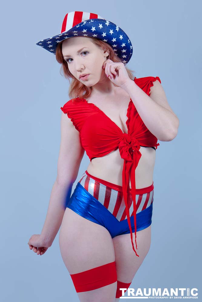 Some of my favorite models, Mollie, Kayla and Galadriel came over to play with a patriotic theme.