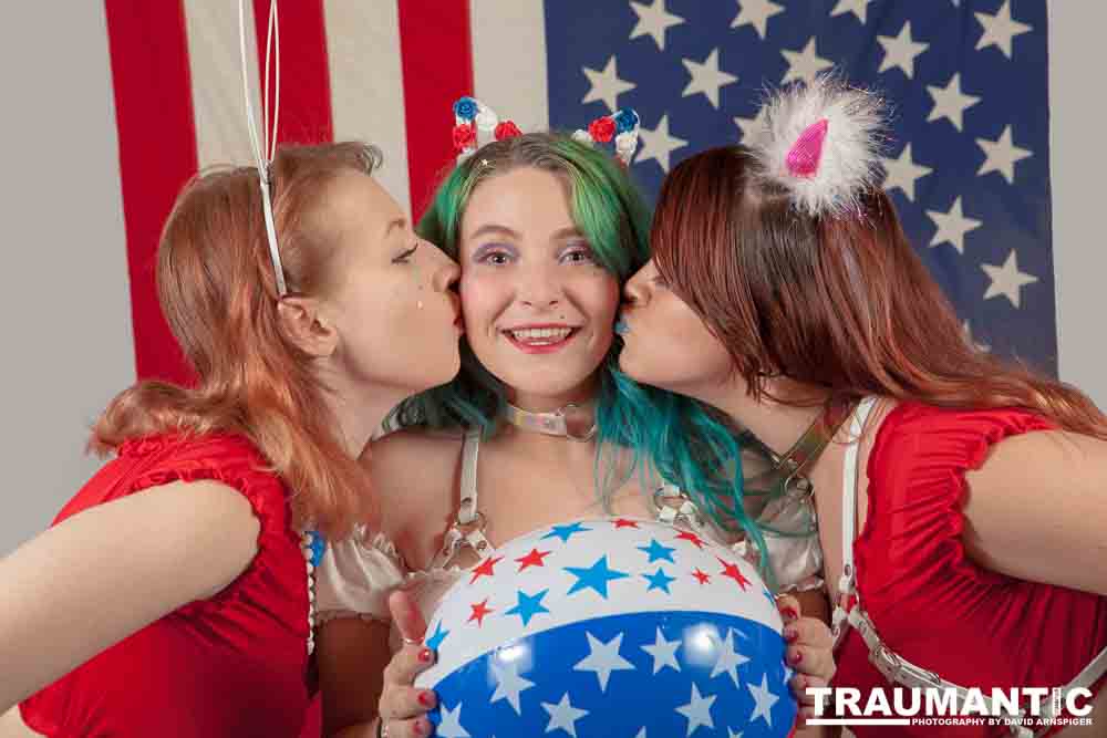 Some of my favorite models, Mollie, Kayla and Galadriel came over to play with a patriotic theme.