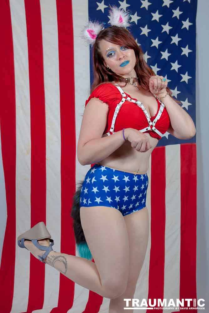 Some of my favorite models, Mollie, Kayla and Galadriel came over to play with a patriotic theme.