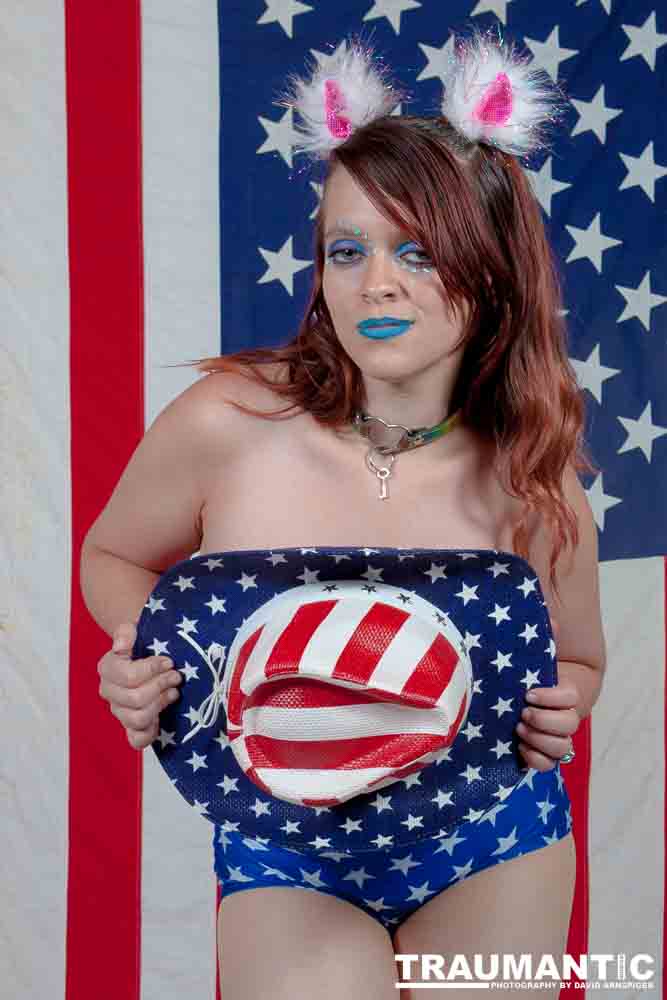 Some of my favorite models, Mollie, Kayla and Galadriel came over to play with a patriotic theme.