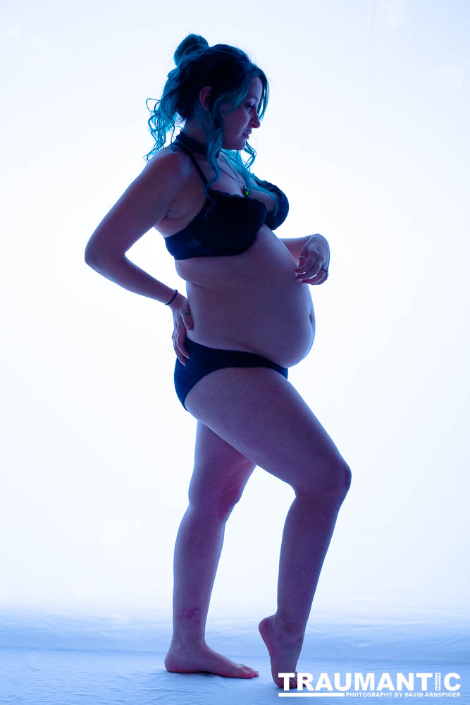 Mollie asked me to do a silhouette baby bump session.