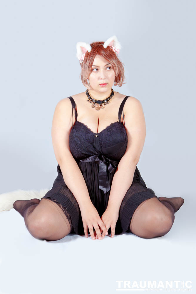 Viksen contacted to me about doing a Kitten session for her and a few frieinds.  Here are the results.