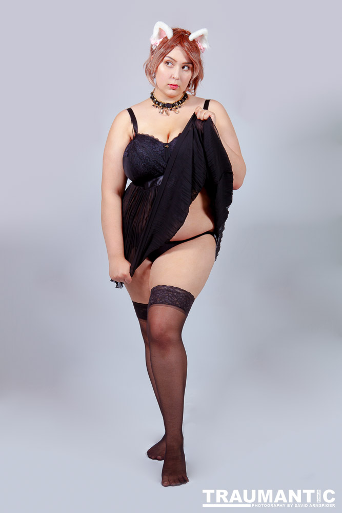 Viksen contacted to me about doing a Kitten session for her and a few frieinds.  Here are the results.