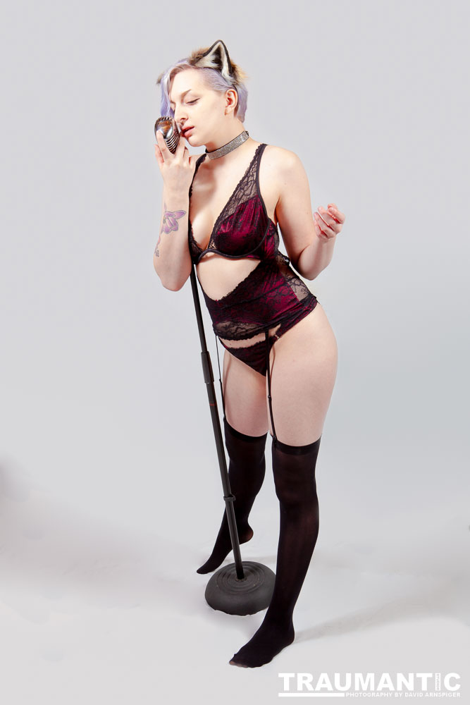 Viksen contacted to me about doing a Kitten session for her and a few frieinds.  Here are the results.