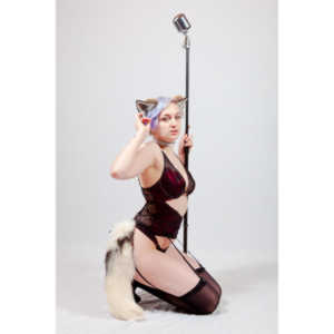 Viksen contacted to me about doing a Kitten session for her and a few frieinds.  Here are the results.