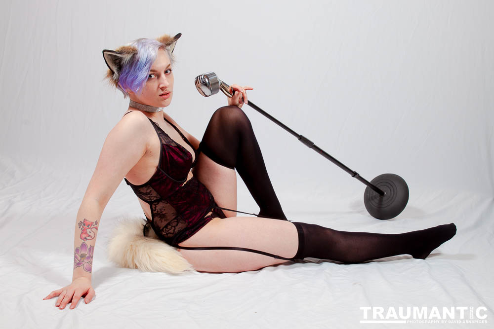 Viksen contacted to me about doing a Kitten session for her and a few frieinds.  Here are the results.